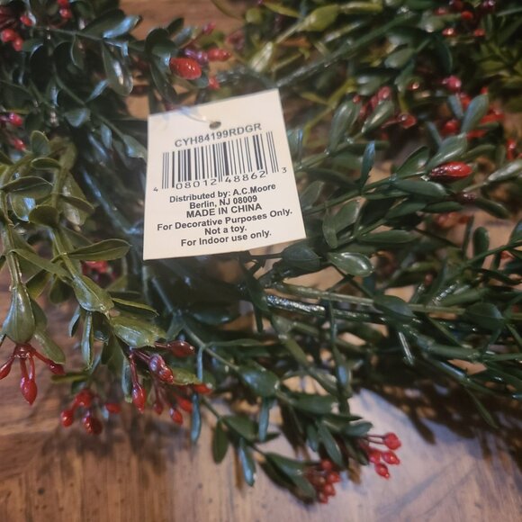 6-foot Box Holly & Berry Plastic Garland, Set of2 - Picture 5 of 5